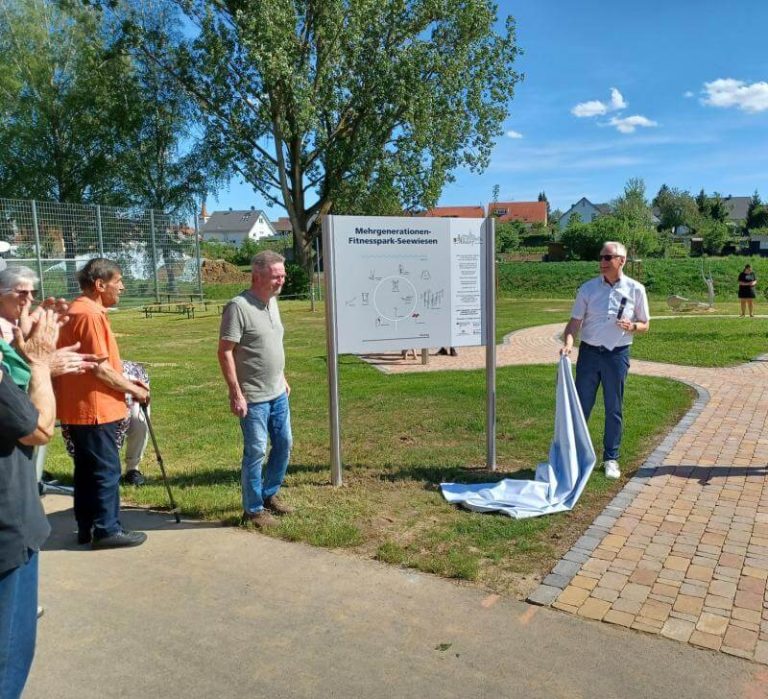 Feierliche Eröffnung des Mehrgenerationen-Fitnessparks in den Seewiesen in Altdorf