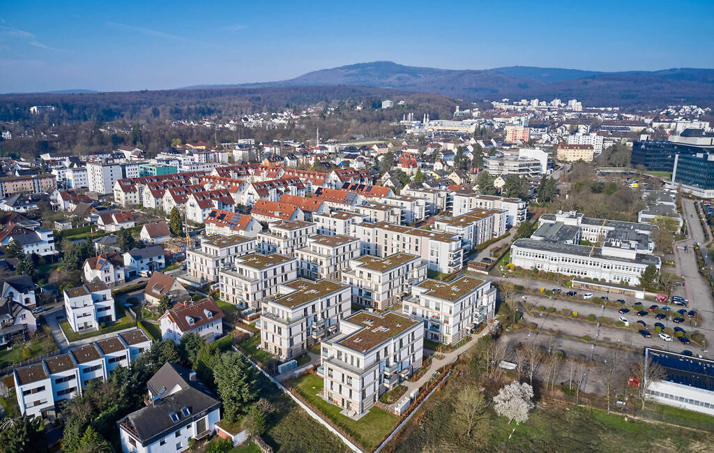 Luftaufnahme der Eigentumswohnungen und Stadthäuser in Oberursel