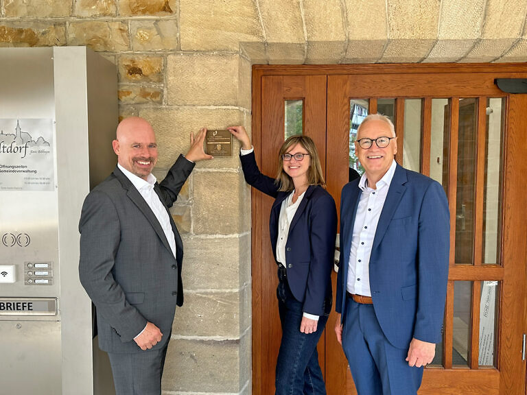 Bronzeplakette für das sanierte Rathaus in Altdorf