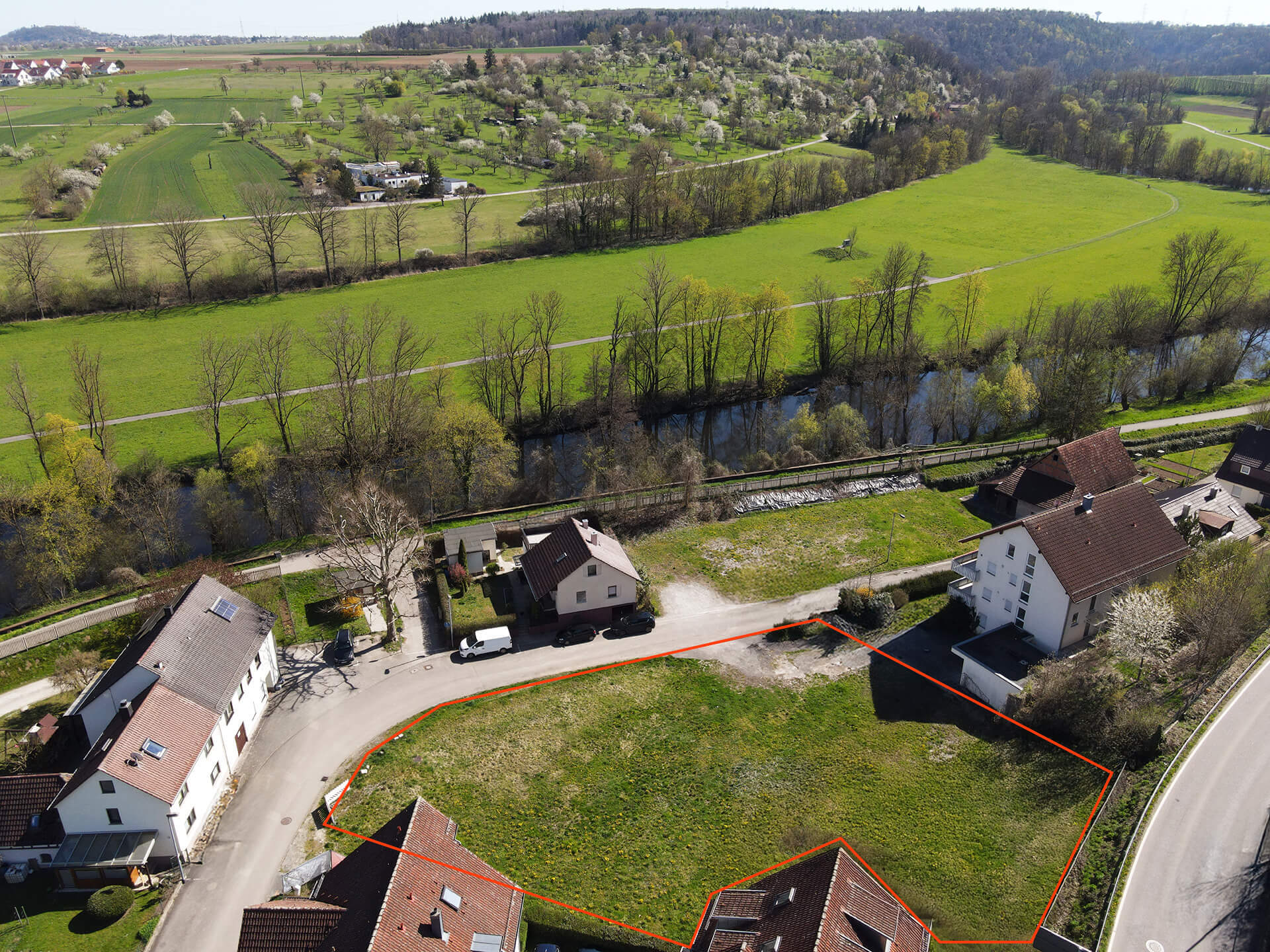 Luftaufnahme des Grundstücks, auf dem die Eigentumswohnungen des Neubauprojekts "im glückswinkel" in Bietigheim-Bissingen entstehen