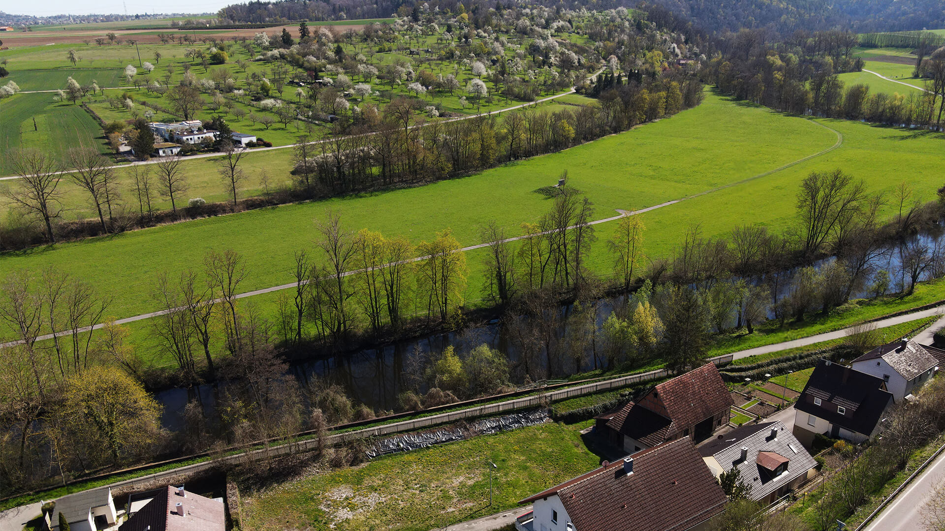 Luftaufnahme des Grundstücks, auf dem die Häuser des Neubauprojekts "im glückswinkel" in Bietigheim-Bissingen entstehen